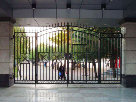 鐵(tie)藝大門(men)